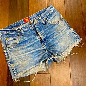 Wrangler jean cutoffs Size 36(fits 6 or 8)
